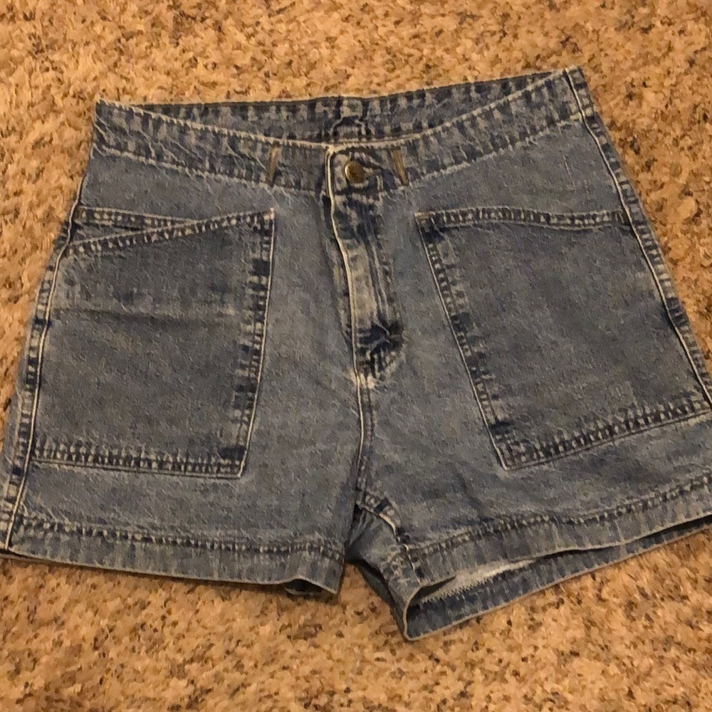 Riveted Lee Y2K jean shorts, Size 10P.  Large front and back pockets.